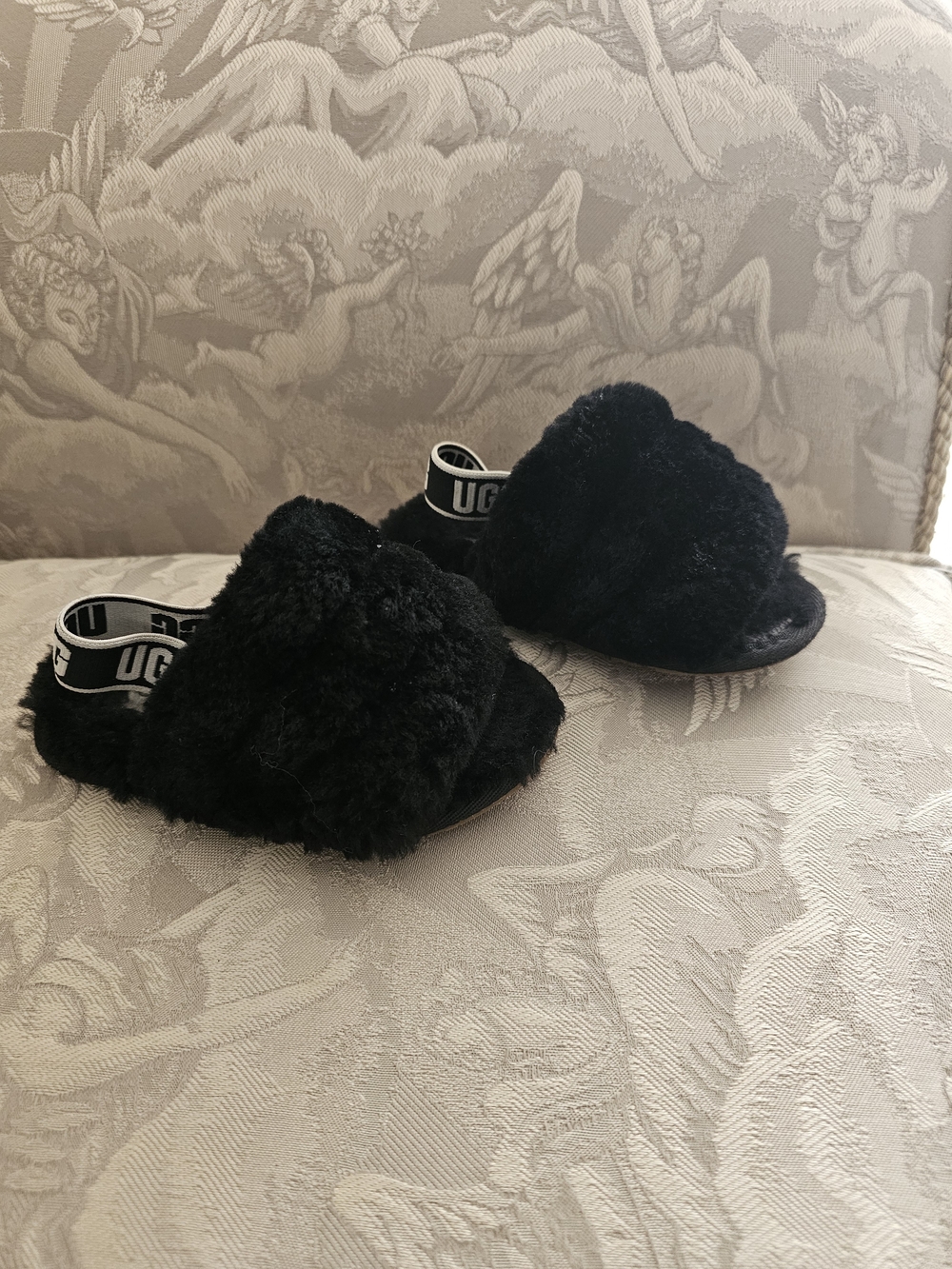 UGG Kids Black Plush Shearling Slide with Branded Heel Strap.